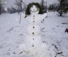 Un divertente pupazzo di neve