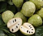 Il cirimoia è una frutta di origine tropicale più o meno arrotondata e pelle verde