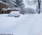 Strada completamente innevato