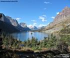 Lago, montagne rocciose