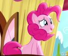 Pinkie Pie ama mangiare i dolci e organizzare feste per tutti gli amici