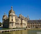 Castello di Chantilly è composto da due edifici, il Chateau Grand e Petit Château, Chantilly, Francia