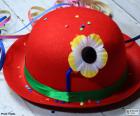 Cappello a bombetta rosso fiore