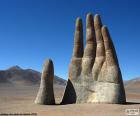 La Mano del deserto è una scultura che si trova nel deserto di Atacama, a 75 km a sud della città di Antofagasta, Cile. È il lavoro dello scultore cileno Mario Irarrázabal (1992)