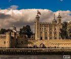 La Torre di Londra, è uno storico castello situato sulla riva nord del fiume Tamigi nel centro di Londra