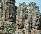 Volti di pietra antichi del re Jayavarman VII nel tempio di Bayon, Angkor Wat, Cambogia