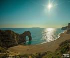 Durdle Door è un arco di pietra calcarea naturale spettacolare situato sul Litorale Jurassic in Dorset, Inghilterra