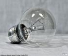 Lampada a incandescenza è un dispositivo che produce luce di riscaldamento di un filamento metallico, è inefficiente