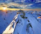 Lo Schilthorn è una montagna delle Alpi svizzere, nella parte superiore troviamo il ristorante Piz Gloria