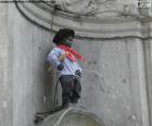 La statua del Manneken Pis è una statua di bronzo di 65,5 cm situato nel centro storico di Bruxelles, Belgio. Raffigura un ragazzino nudo urinare