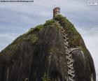 La peñón de Guatapé, o piedra del Peñol, è un monolite alto 220 metri situato a Guatapé, Antioquia, Colombia