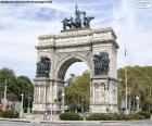 L'Arco di Soldati e Marinai si trova a Brooklyn, New York, negli Stati Uniti orientali. Si tratta di un arco trionfale dedicato "ai difensori dell'Unione, 1861-1865