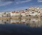 La città di Coimbra era un tempo la capitale del Portogallo, situata sulle rive del fiume Mondego. È famosa per la sua Università, la più antica del Portogallo e una delle più antiche d'Europa