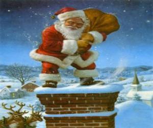 Rompicapo di Santa Claus che entra nil camino carico con molti doni