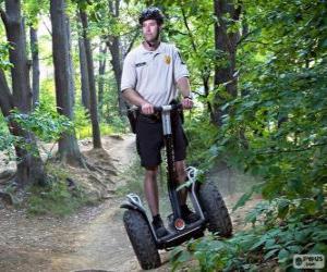 Rompicapo di Segway, un dispositivo di trasporto personale che sfrutta un'innovativa combinazione di informatica, elettronica e meccanica