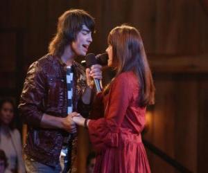 Rompicapo di Shane (Joe Jonas) cantare un lato di Mitchie Torres (Demi Lovato)  in Final Jam