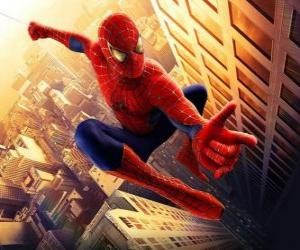Rompicapo di Spiderman che salta tra gli edifici della città con il suo oscillare spider