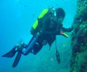 Rompicapo di Subacquea - Immersioni subacquee in fondali marini con le apparecchiature