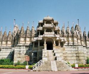 Rompicapo di Tempio de Ranakpur, il più grande tempio Jain in India. Tempio costruito in marmo