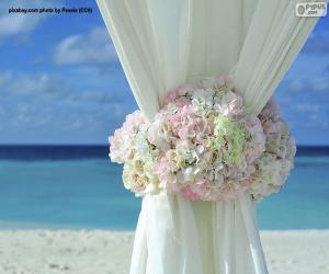 Rompicapo di Tende da sposa con decorazione floreale
