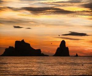 Rompicapo di Tramonto sul mare con le isole Medes in background