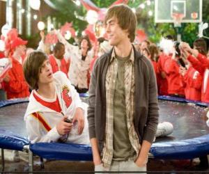 Rompicapo di Troy Bolton (Zac Efron), per celebrare, dopo aver vinto il campionato di basket.