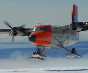 Rompicapo di Twin Otter attrezzati per la neve