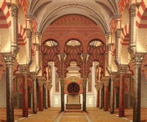 Rompicapo di Vecchia Moschea di Cordoba, l'attuale cattedrale, colonne di marmo ed archi con il luogo sacro, il Mihrab