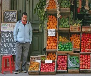 Rompicapo di Venditore di frutta e verdura nel loro negozio